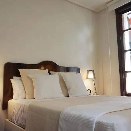 Cornerstone, En Casco Viejo Μπιλμπάο