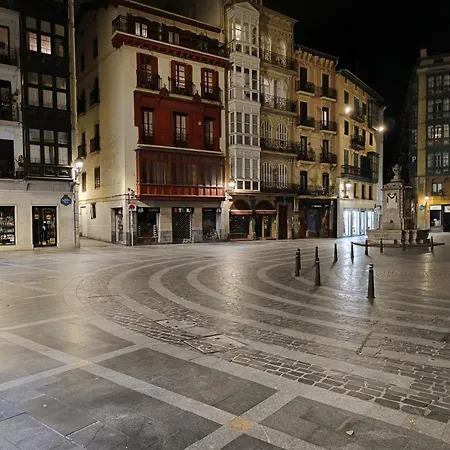 Cornerstone, En Casco Viejo Μπιλμπάο