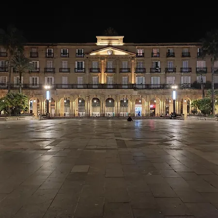 Cornerstone, En Casco Viejo 公寓 *